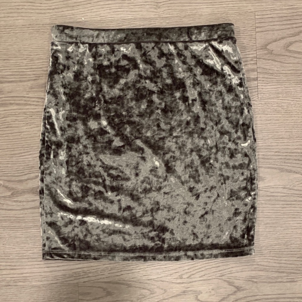 FOREVER 21 - gray velvet mini skirt, size S, never worn and in perfect shape